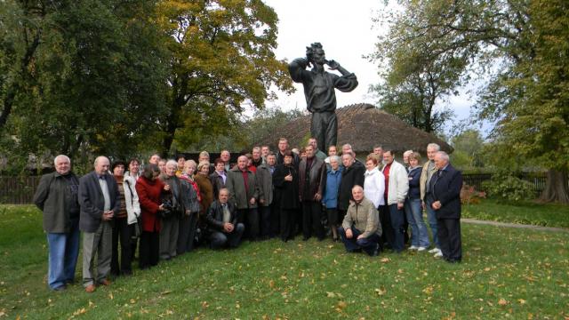 Поїздка по Чернігівщині 2 - 3 жовтня 2010 року (Dovzhenko.JPG)